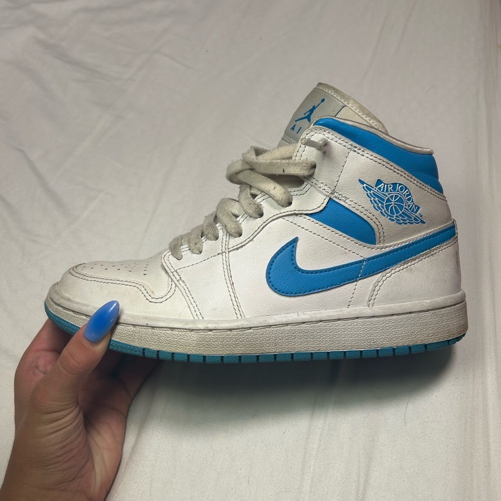 Jordan 1 Mid UNC (women’s)